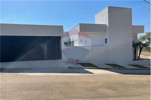 For Sale-House-Av. Antônio Cândido , 3  - Boa Esperanca , Minas Gerais , 37170000-870331005-3