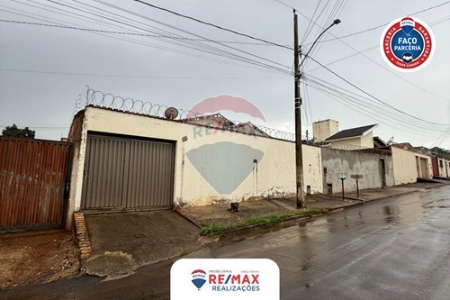 Venda-Casa-R Clarimundo da Costa Gontijo , 49  - Residencial Monjolo , Patos de Minas , Minas Gerais , 38703-747-870631011-70