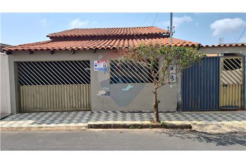 Venda-Casa-Rua Baltazar Ferraz , 25  - próximo a iGREJA CONGREGAÇÃO  - Domingos Zema , Araxá , Minas Gerais , 38181778-870431004-44