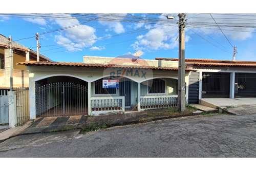 Venda-Casa-Rua Armando Nogueira , 172  - Santa Maria , Varginha , Minas Gerais , 37022450-870641002-35