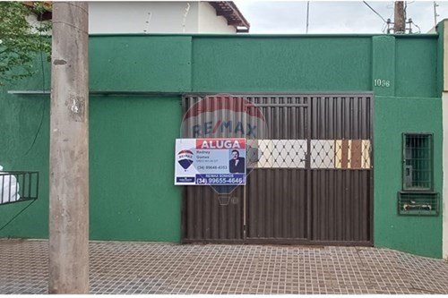 Alugar-Casa-Rua 28 , 1096  - Quase em frente à Tercon  - Centro , Ituiutaba , Minas Gerais , 38300000-870771001-19