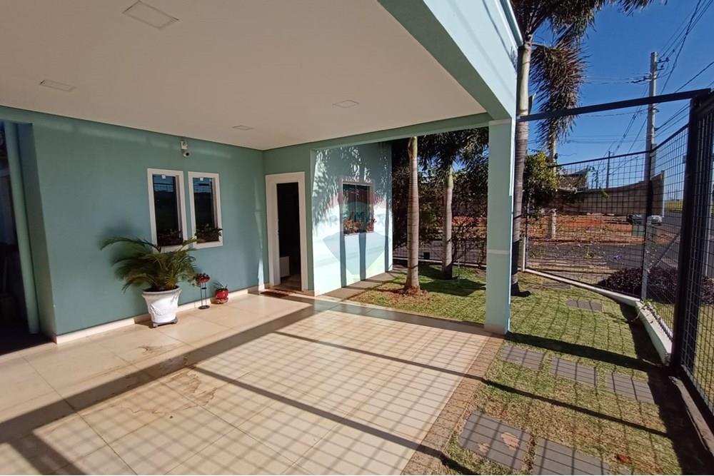 Casa - Venda - Uberaba , Minas Gerais - 01 Casa Mobiliada Venda 420 mil Bairro Parque das Laranjeiras em Uberaba na Remax 870291025-101.jpeg - 870291025-101