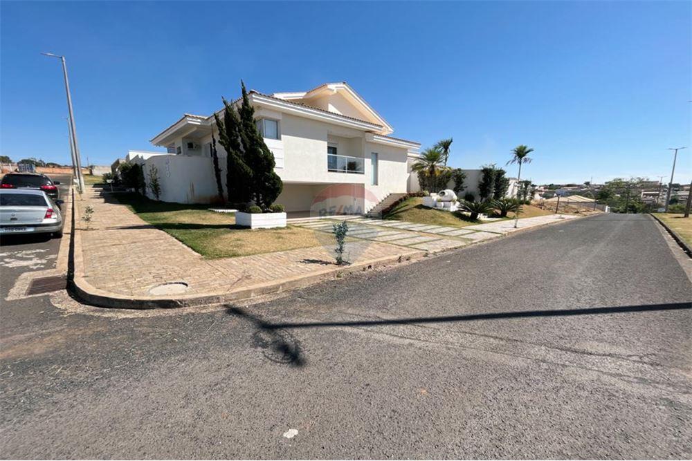 Casa de Condomínio - Venda - Araxá , Minas Gerais - 1 - 870431058-12