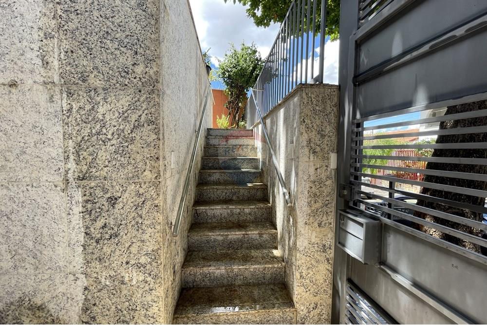 Casa - Venda - Belo Horizonte , Minas Gerais - ESCADA ENTRADA INFERIOR.jpg - 870241105-11