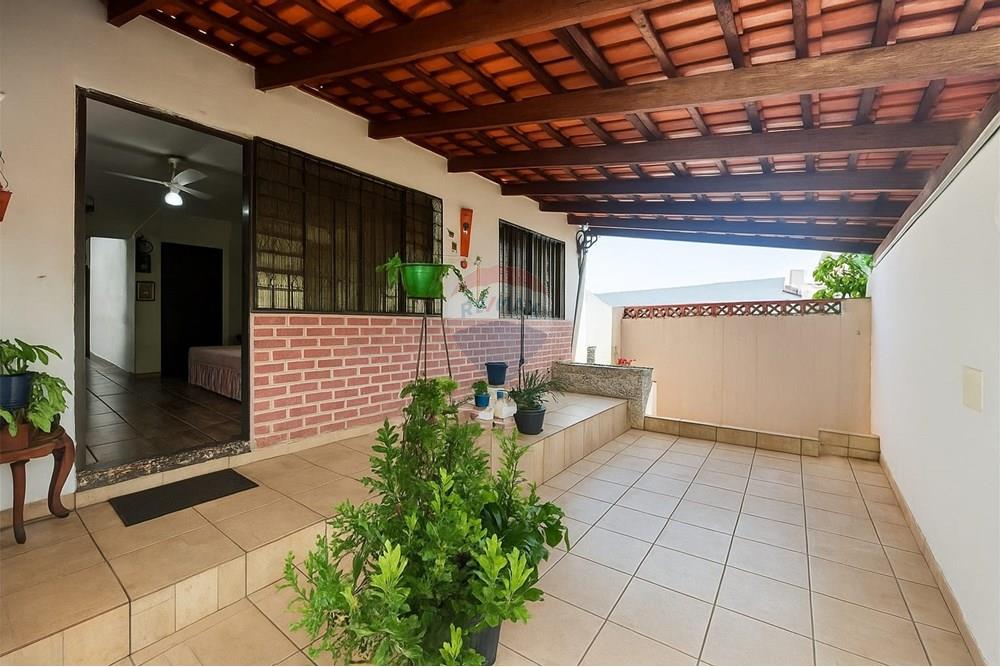 Casa - Venda - Passos , Minas Gerais - WhatsApp Image 2025-12-08 at 12.00.35 (2).jpeg - 870731010-7