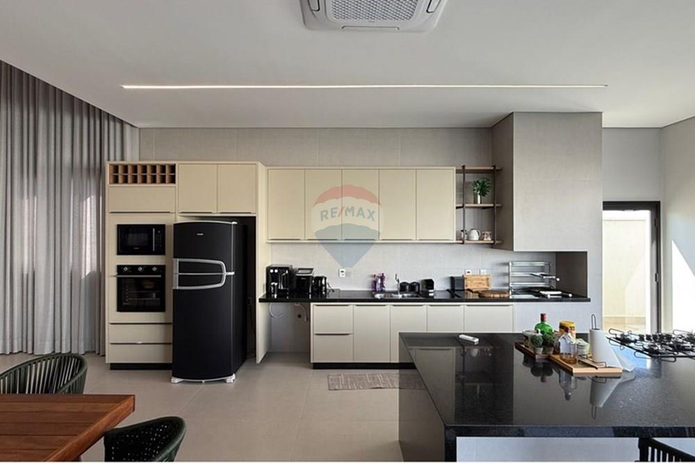 Casa de Condomínio - Venda - Caratinga , Minas Gerais - WhatsApp Image 2025-12-03 at 09.51.36 (1).jpeg - Cozinha da sala de estar - 870711005-17