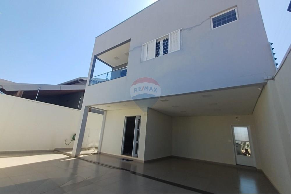 Mieszkaniowa - Dom kilkupoziomowy - Araguari , Minas Gerais - BR - WhatsApp Image 2025-08-04 at 09.48.40 (1).jpeg - 870441024-10