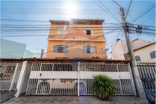 For Sale-Two Level House-QE 42 conjunto D , 8  - GUARÁ II  - Guara II , Guara , Distrito Federal , 71070-045-880111042-3