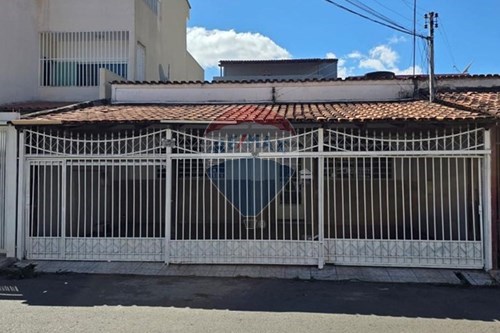 Venda-Casa-QE 38 Conjunto I , 38  - Próximo ao ParkShopping e Plano Piloto  - Guara II , Guara , Distrito Federal , 71070090-880411041-8