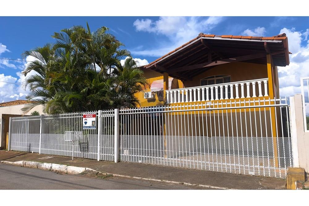 Casa - Venda - Brasília , Distrito Federal - VISTA FACHADA FOTO 2.jpg - 880341024-128