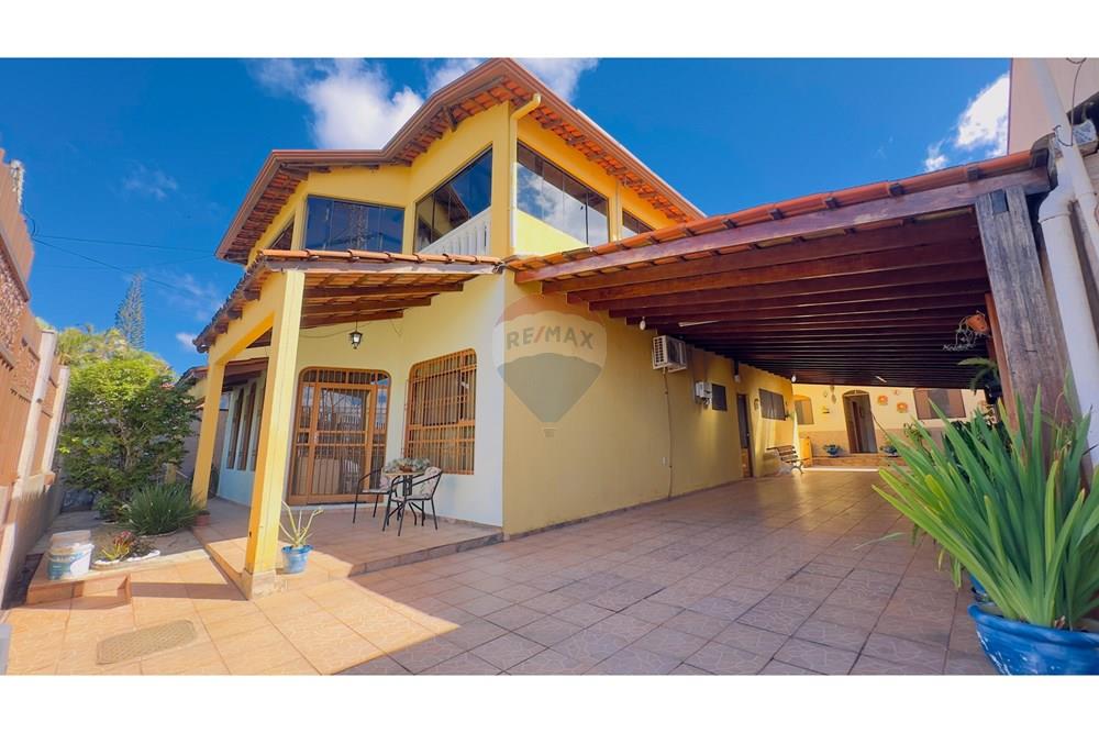 Casa - Venda - Sobradinho , Distrito Federal - Fachada lateral interna .jpg - 880341013-76