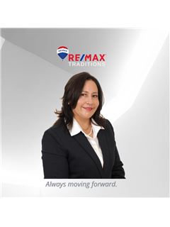 Jenny Teresa Vinueza Carrera - RE/MAX Traditions