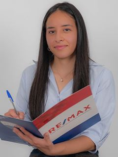 Karla Paez - RE/MAX Capital