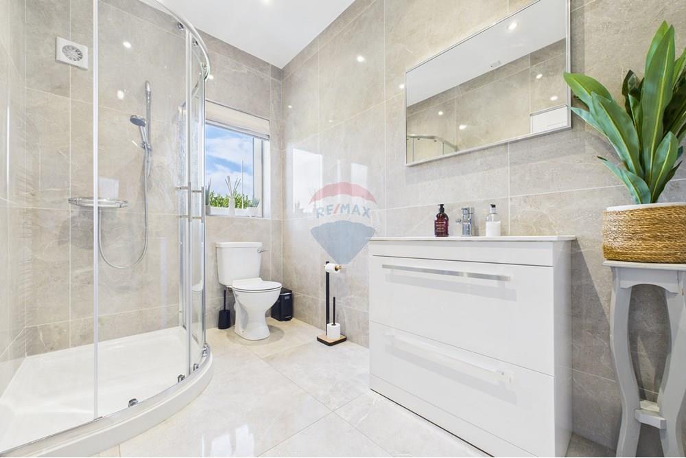 House - For Sale - Kilmacow, Kilkenny - 34. Bathroom.jpg - 770821001-1546