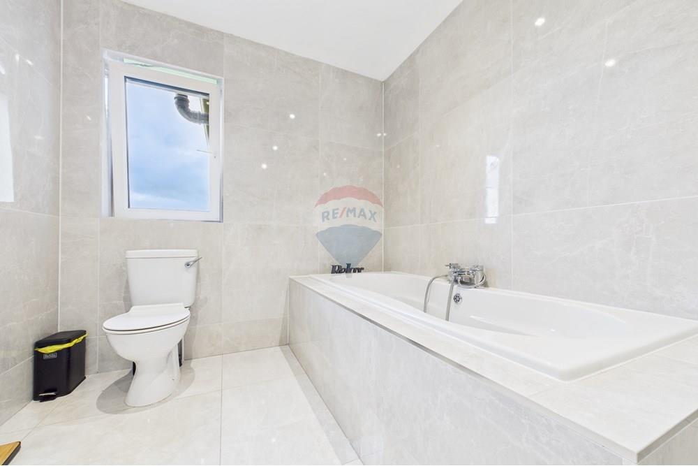 House - For Sale - Kilmacow, Kilkenny - 52. Bathroom.jpg - 770821001-1546
