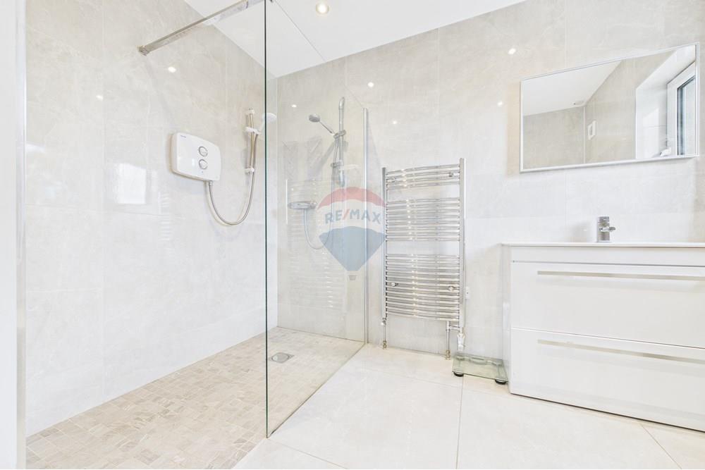 House - For Sale - Kilmacow, Kilkenny - 53. Bathroom.jpg - 770821001-1546