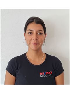 Associate - Ivania Rodriguez - RE/MAX PURA VIDA