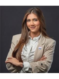 Associate - Marcela Soriano - RE/MAX CENTRAL