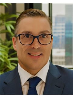 Associate - Juan Enrique Cruz - RE/MAX CLASSIC