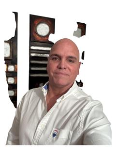 Associate - Bernardo Rivera - RE/MAX CLASSIC