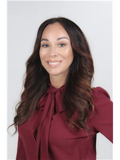 Associate - Desy Johnson - RE/MAX ADVANTAGE REALTY