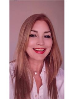 Associate - Janet Cabrera - RE/MAX ZONE