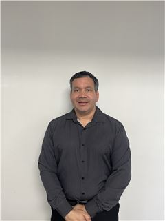 Associate - Rafael Ramos - RE/MAX CLASSIC