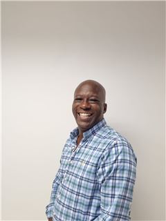 Associate - Adrian Phillip - RE/MAX ADVANTAGE REALTY