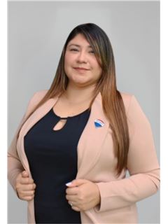 Associate - Jessica Chavarria - RE/MAX ELITE