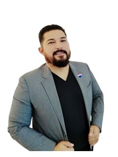 Associate - Oscar  Martinez - RE/MAX CAPITAL