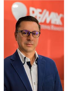Associate - Alexander Monroe - RE/MAX SYNERGY