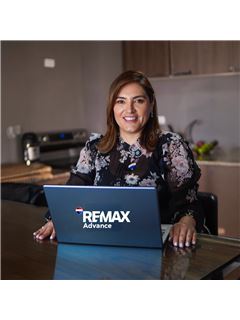 Associate - Marcela Quijano - RE/MAX ADVANCE