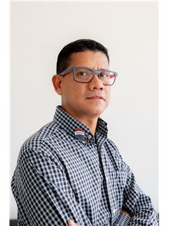 助理 - Mariano Pena - RE/MAX SYNERGY