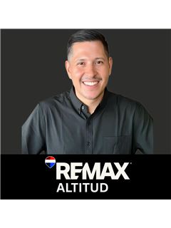 Asociado de Venta/Agente - Ronald Ramirez - RE/MAX ALTITUD