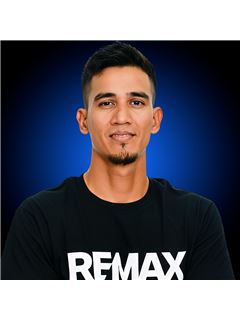 Romario Amaya - RE/MAX PROPERTY CENTER
