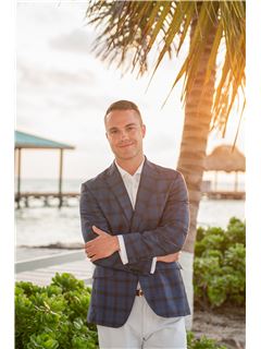 Makelaar - Trevor Stack - RE/MAX 100