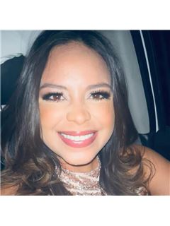 Associate - Gabriela Carcamo - RE/MAX TERRA 503