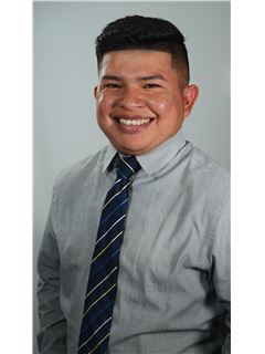 Associate - Jairo Lopez - RE/MAX DORADO II