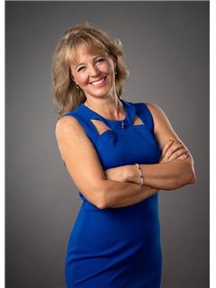 Makelaar - Marnie Blackman - RE/MAX WESTERN SUNSETS