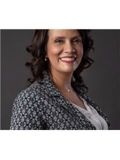 Associate - Pamela Cascante - RE/MAX LAKE & VOLCANO