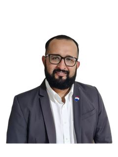 Associate - Ernesto Perdomo - RE/MAX CAPITAL