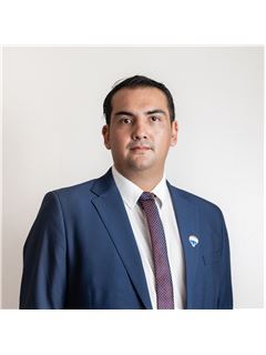 Associate - Esteban Novoa - RE/MAX LEGACY