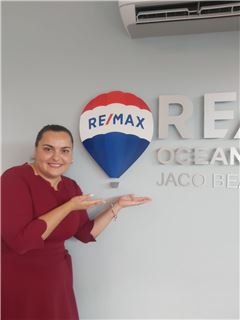 Makelaar - Jennifer Esquivel - RE/MAX TIERRA DEL ORO
