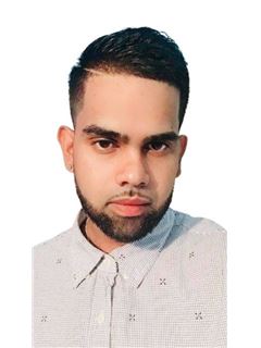 Makelaar - Amrit Denny - RE/MAX REAL ESTATE GROUP