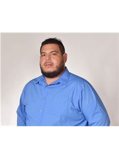 Associate - Oscar Rosales - RE/MAX SYNERGY