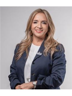 Immobilienmakler/in - Roxana Reyes - RE/MAX CENTRAL