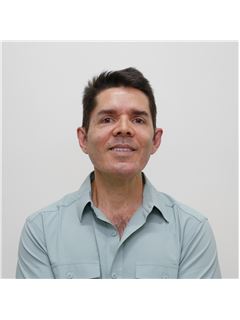 Associate - Arturo Aragon - RE/MAX SUNRISE
