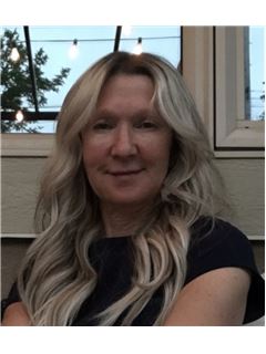 Associate - Vivienne Berrow - RE/MAX LAKE & VOLCANO
