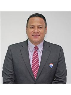 Associate - Erick Panameño - RE/MAX CENTRAL