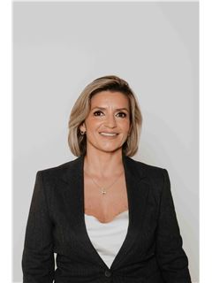 Asociado de Venta/Agente - Karolina Salas - RE/MAX CENTRAL